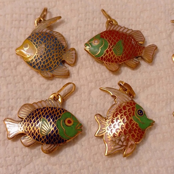 New Vintage lot of 9 Cloisonne Fish Pendants Various sizes/colours - Picture 4 of 8